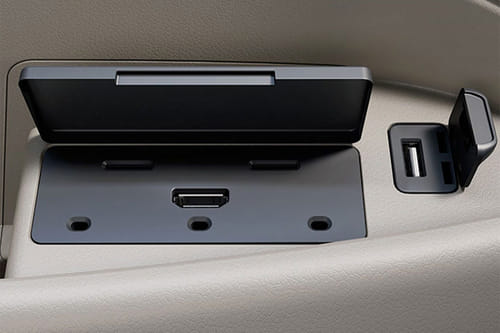 Power Accessories Outlet View of نيسان  إسكتيرا 