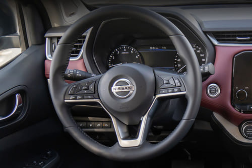 نيسان  إسكتيرا  Steering Wheel