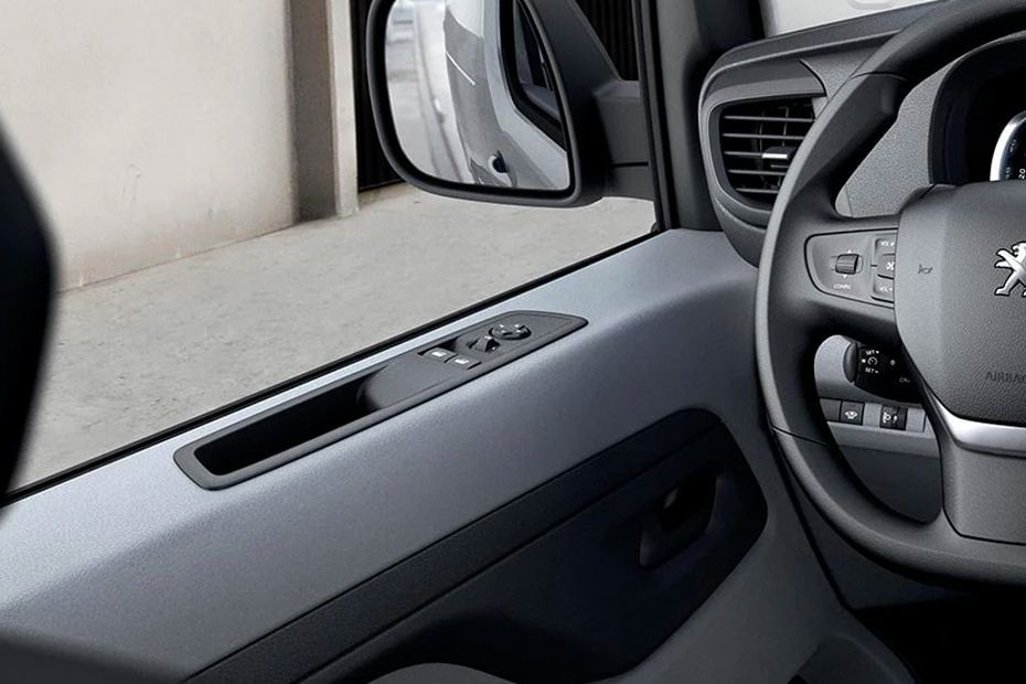 Front AC Controls of بيجو إكسبيرت