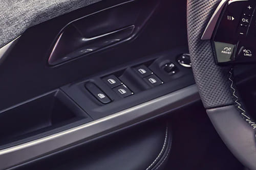 بيجو 3008 Drivers Side In Side Door Controls