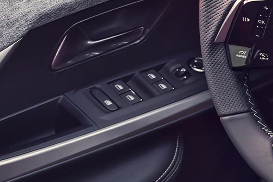 بيجو 3008 Drivers Side In Side Door Controls