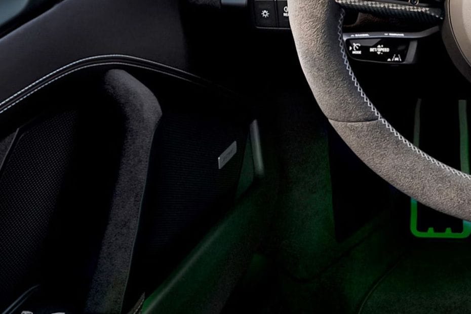 Speakers View of Porsche 911