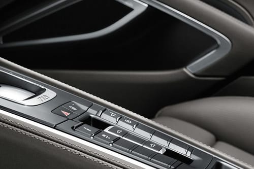 Center Controls of Porsche 718