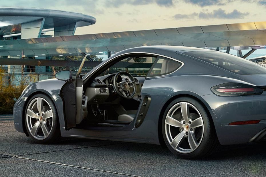 بورش 718 Driver's Side View Door Open