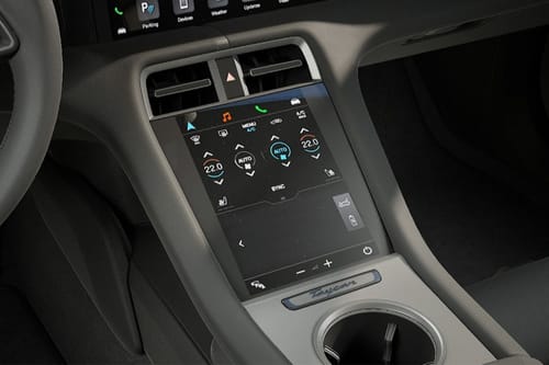 Front AC Controls of بورش تايكان