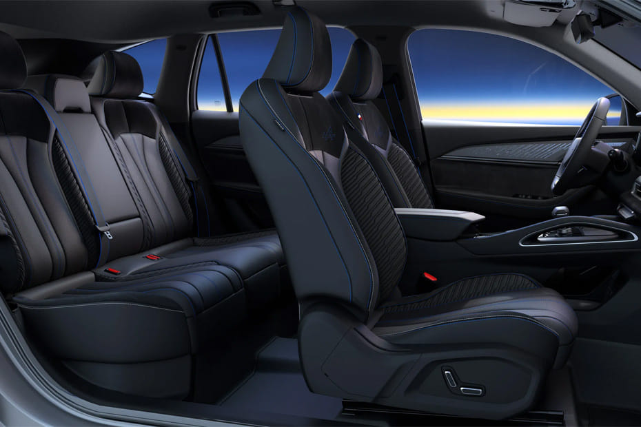 رينو كوليوس Front And Rear Seats Together