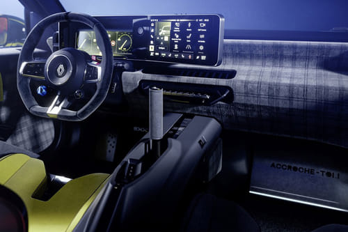 ٥ تيربو ٣ إي Center Console