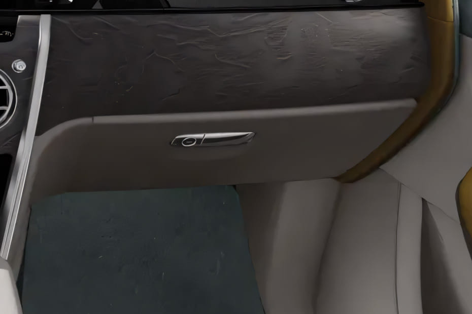 Rolls Royce Cullinan Glove Box