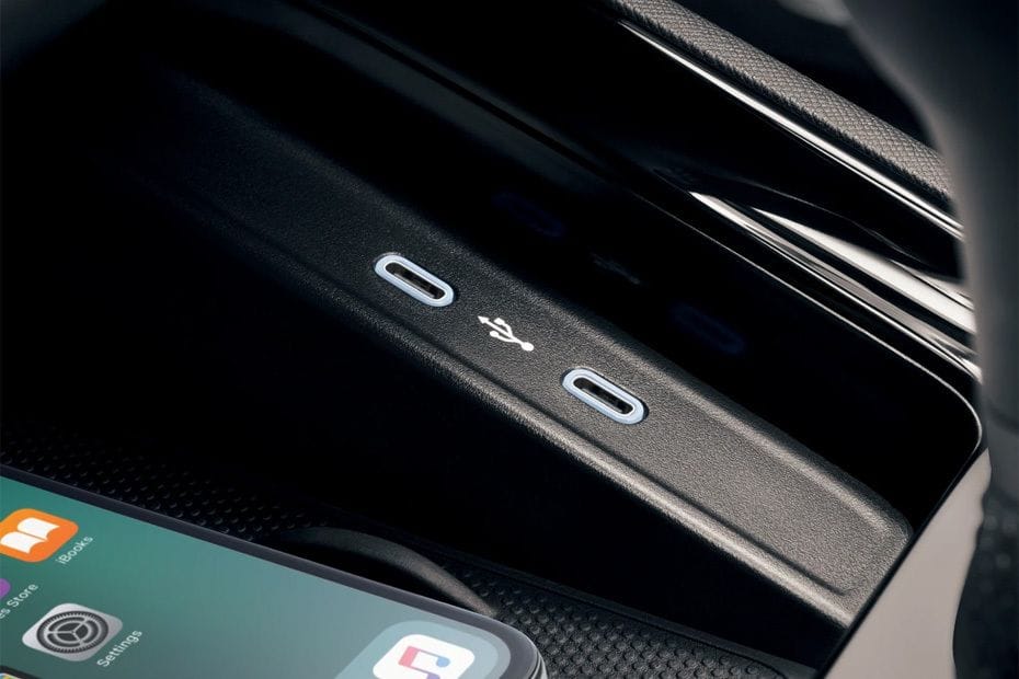 Power Accessories Outlet View of Skoda Scala 2025
