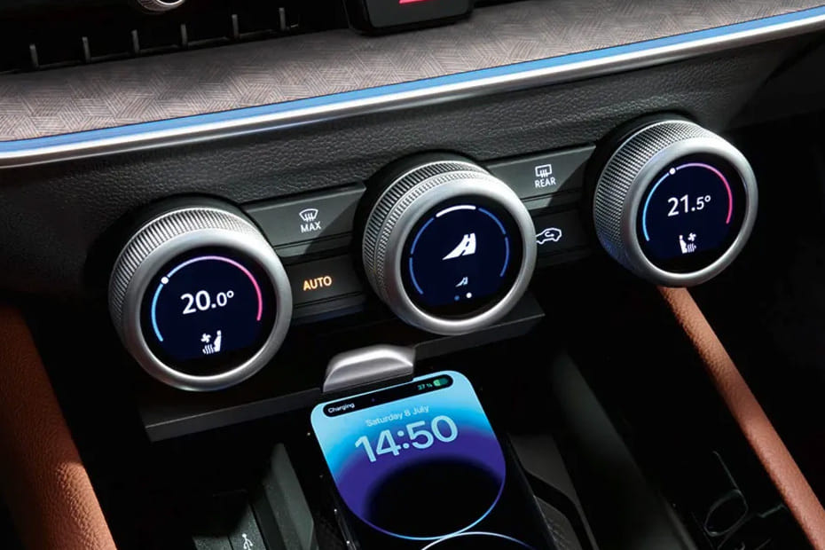 Front AC Controls of Skoda Superb Wagon