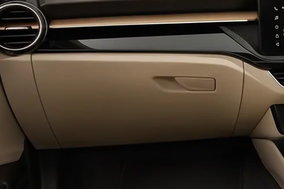 سكودا سلافيا Glove Box