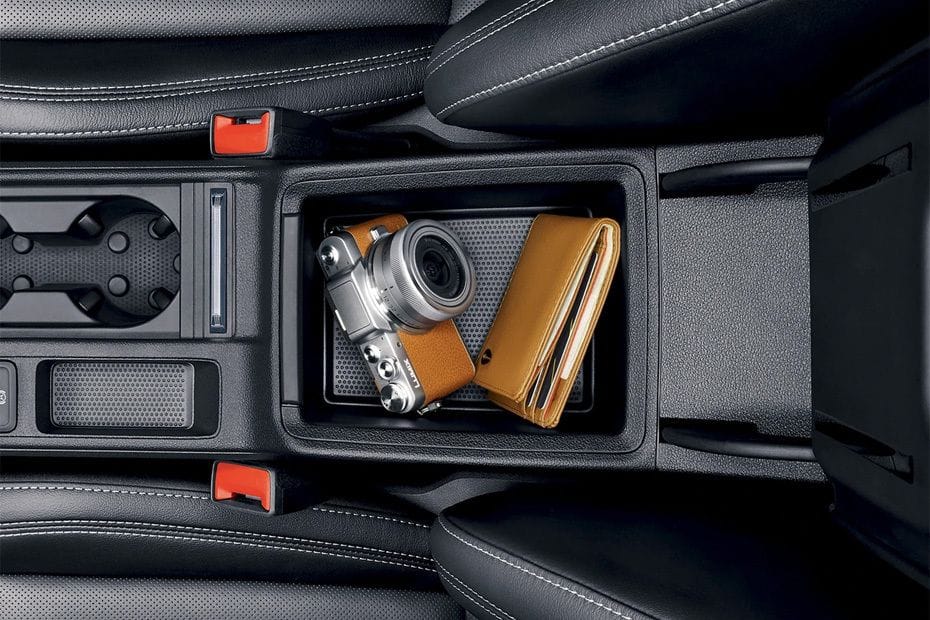 Octavia Front Center Divider