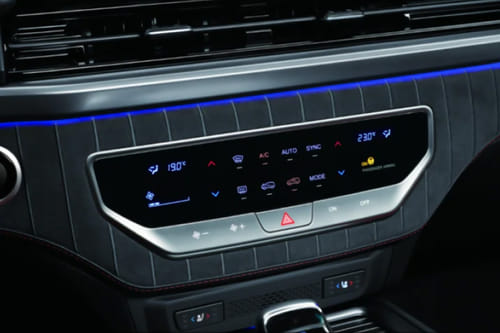 Front AC Controls of سانج يونج ريكتون