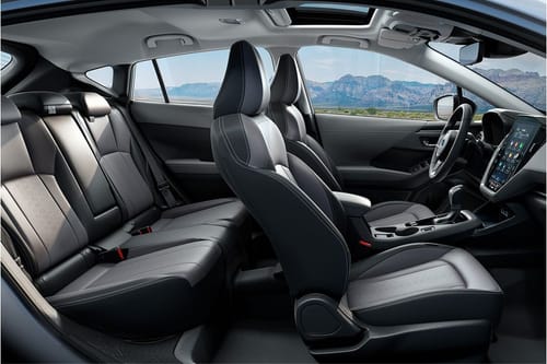 سوبارو كروستريك Front And Rear Seats Together