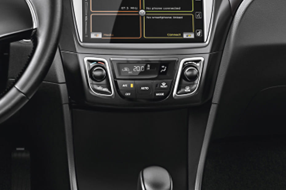 Front AC Controls of Suzuki Ciaz