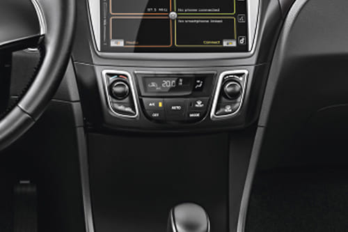 Front AC Controls of Suzuki Ciaz