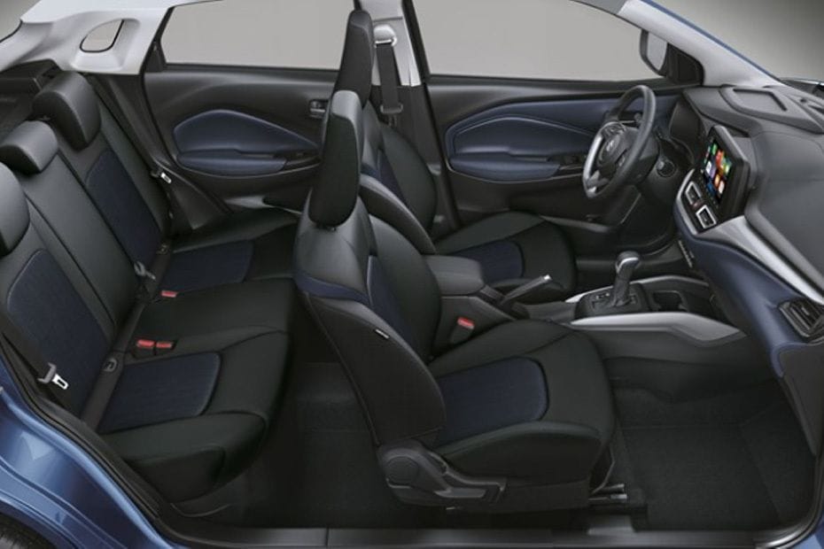 Suzuki Baleno Front And Rear Seats Together in Saudi Arabia