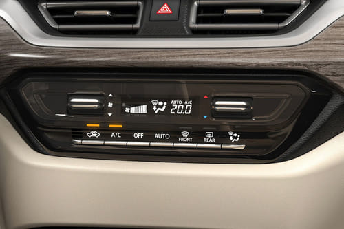 Front AC Controls of سوزوكي ديزاير