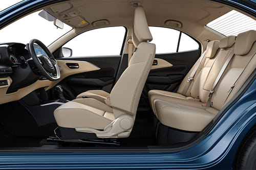 سوزوكي ديزاير Front And Rear Seats Together