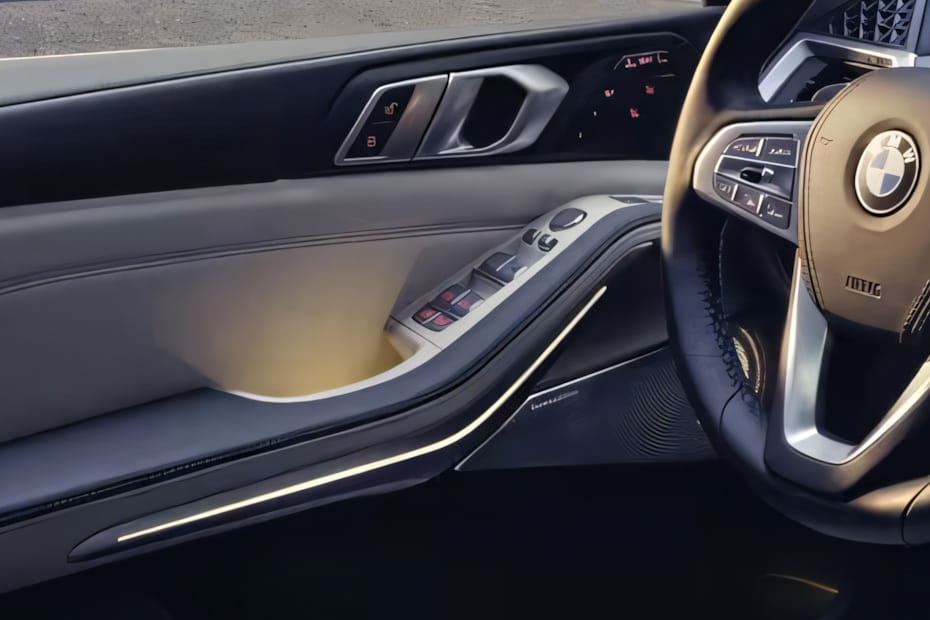 بي إم دبليو X7 Drivers Side In Side Door Controls