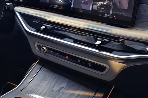 Front AC Controls of BMW X7