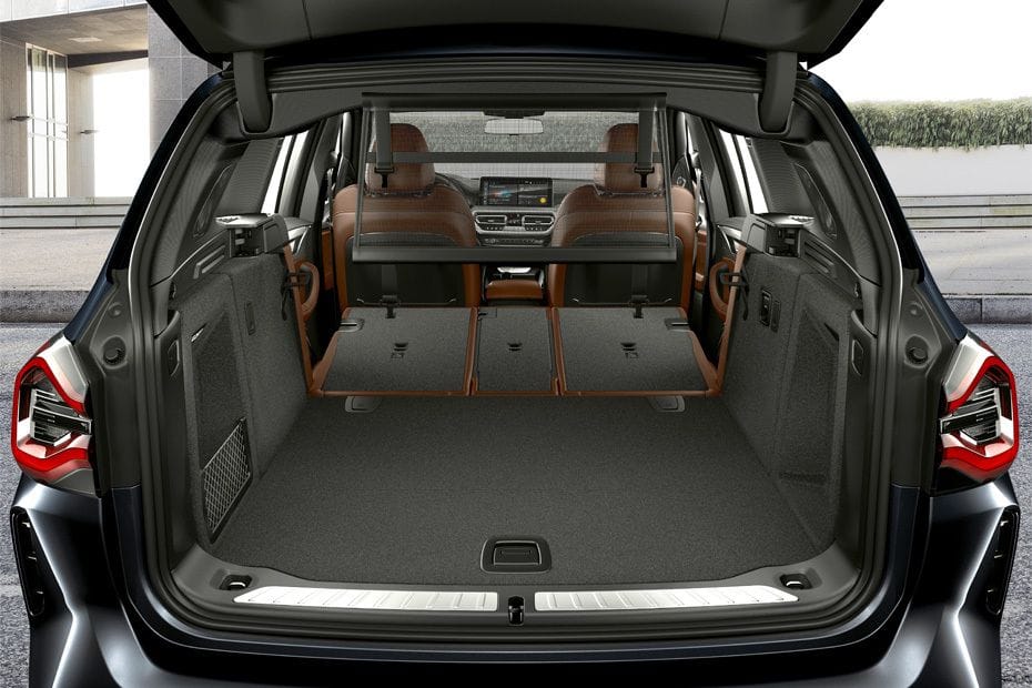Folding Seats of بي إم دبليو IX3 (2024-2025)