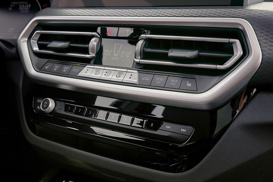 Front AC Controls of بي إم دبليو IX3 (2024-2025)