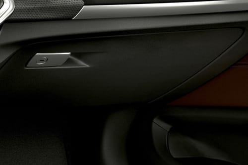 بي إم دبليو IX3 (2024-2025) Glove Box