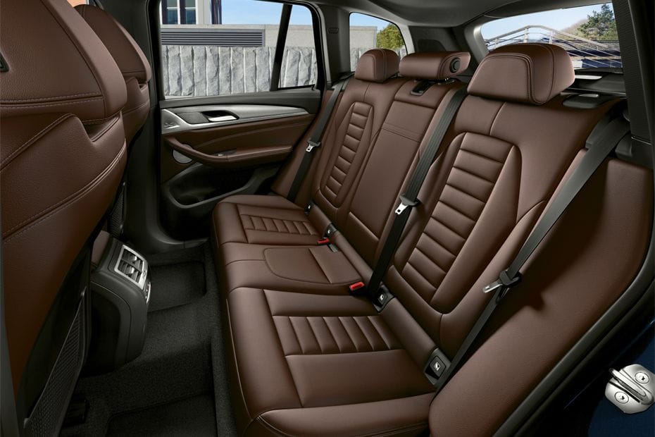 بي إم دبليو IX3 (2024-2025) Rear Seats