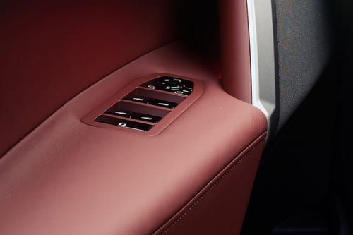 بي إم دبليو IX 2026 Drivers Side In Side Door Controls