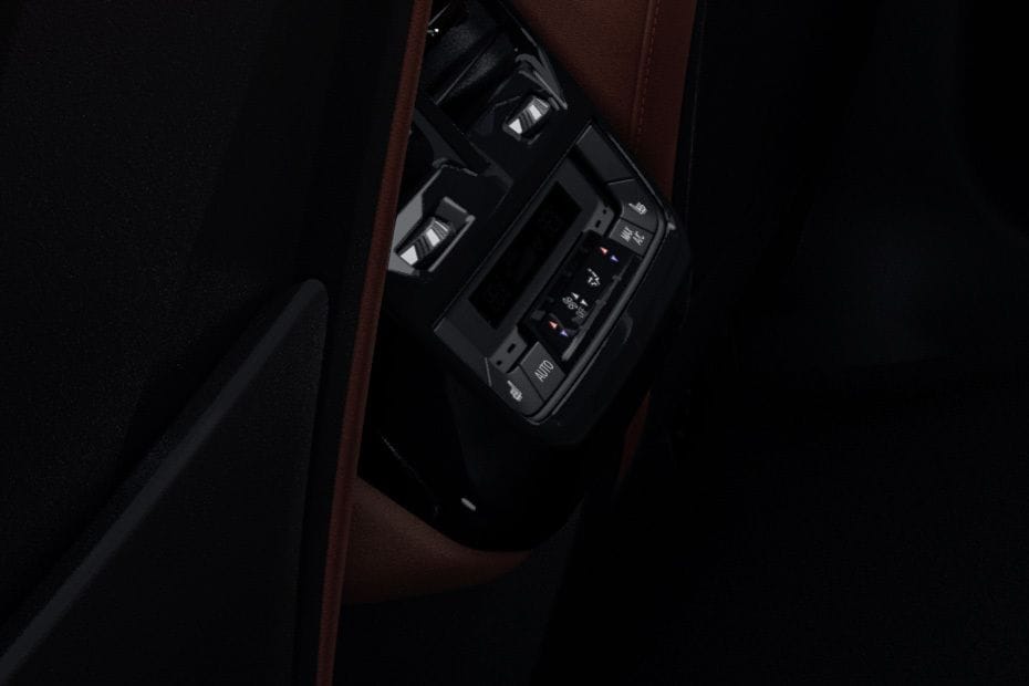 IX 2026 Rear AC Controls