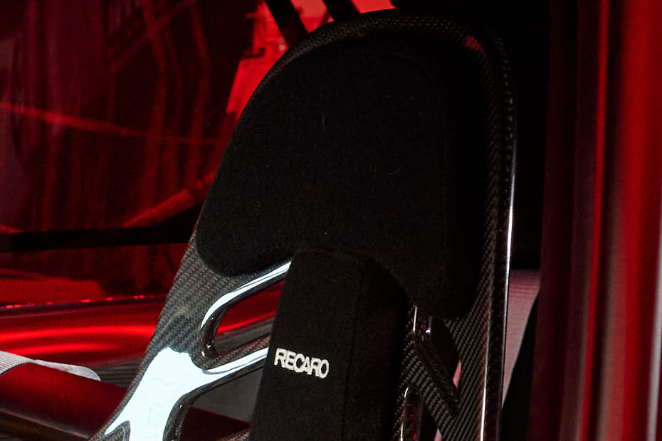 3 Series 2025 Front Seat Headrest