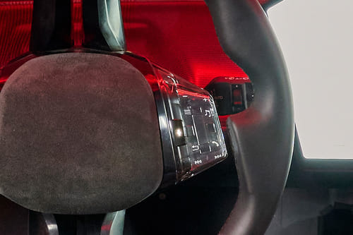 بي إم دبليو 3 سيريز 2026 Multi Function Steering