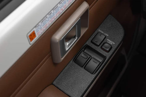 تويوتا لاند كروزر 70 هارد توب Drivers Side In Side Door Controls