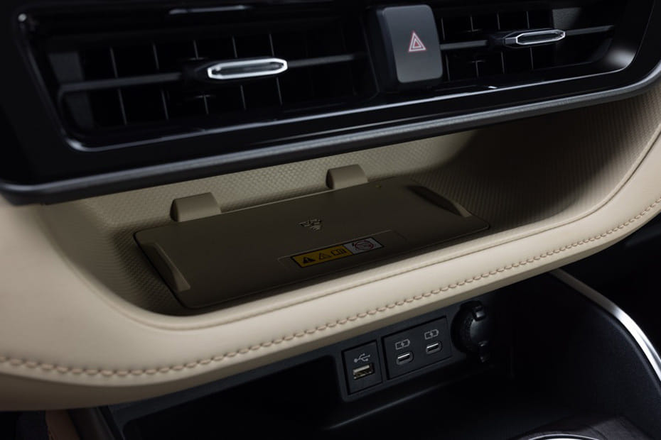 Power Accessories Outlet View of تويوتا هايلاندر