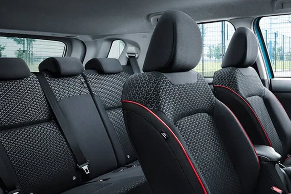 تويوتا رايز Front And Rear Seats Together