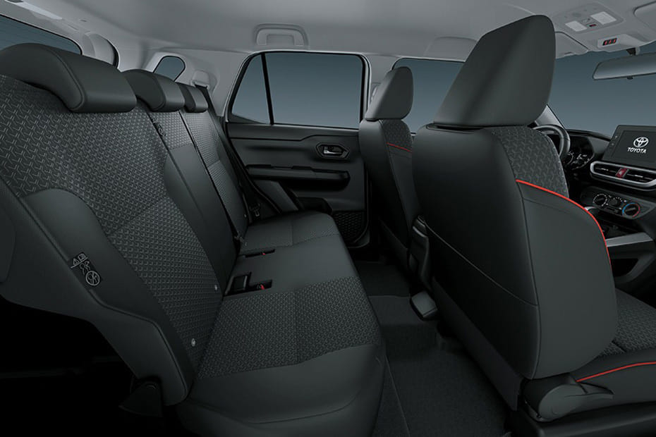 تويوتا رايز Rear Seats