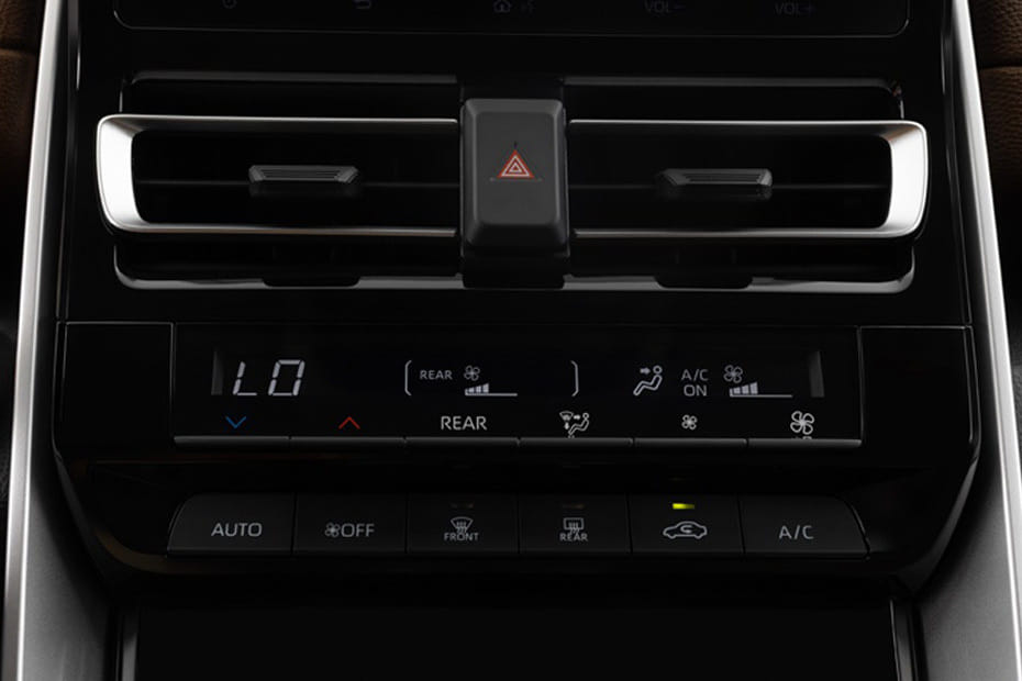 Front AC Controls of تويوتا إنوفا