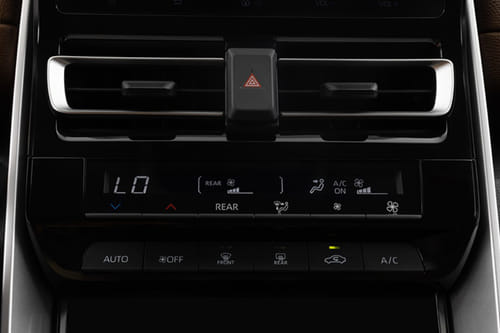 Front AC Controls of تويوتا إنوفا