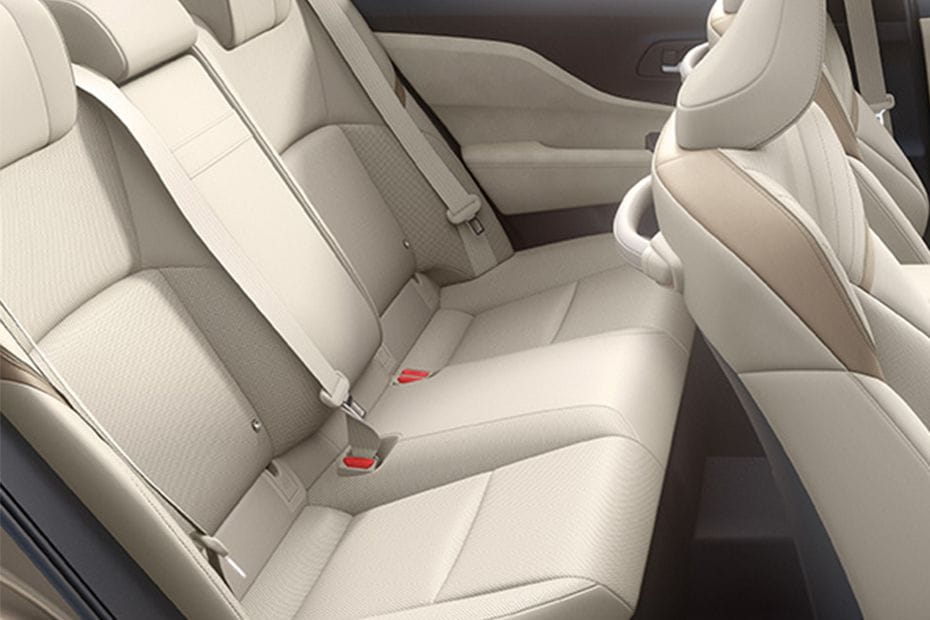 تويوتا كراون  Rear Seats