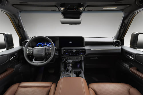 Dashboard View of لاند كروزر برادو 