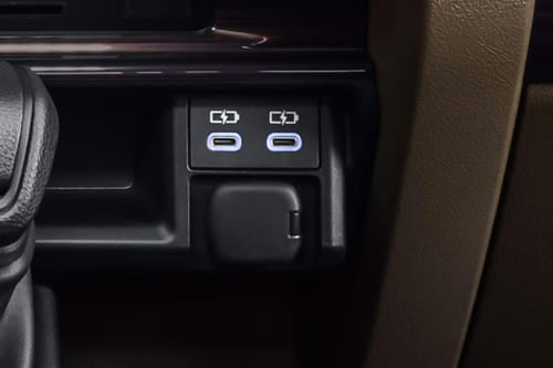 Power Accessories Outlet View of تويوتا لاند كروزر  بيك أب