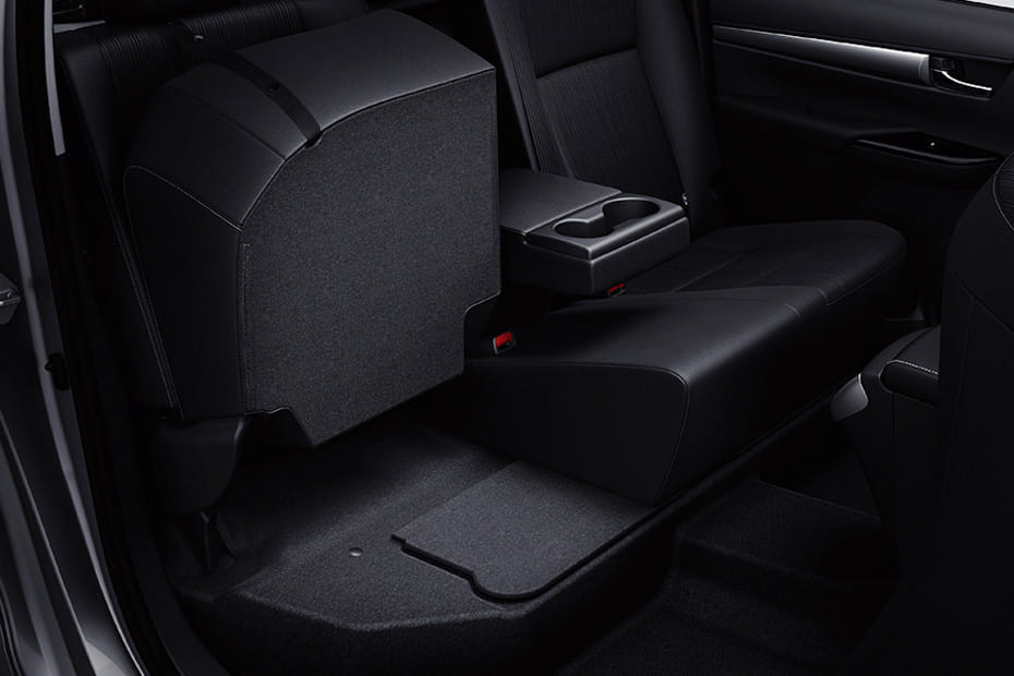 Folding Seats of تويوتا هايلكس