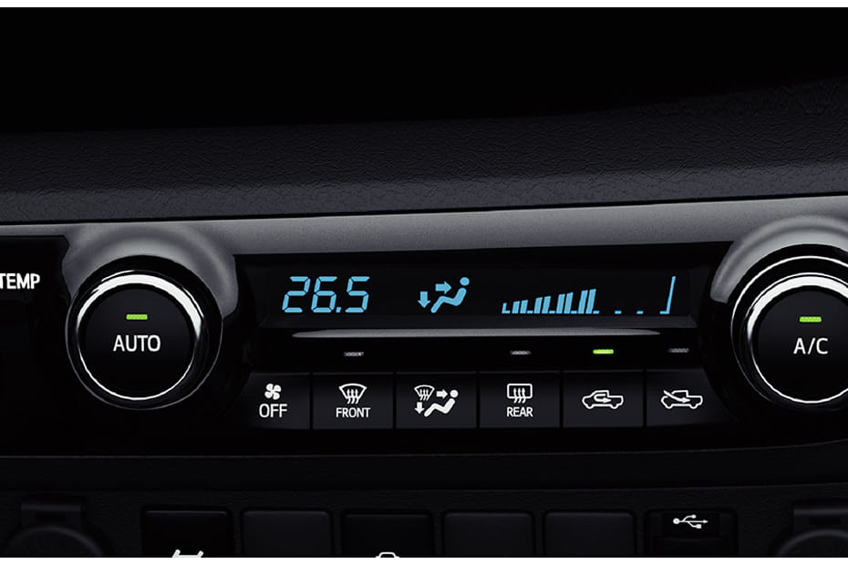 Front AC Controls of تويوتا هايلكس