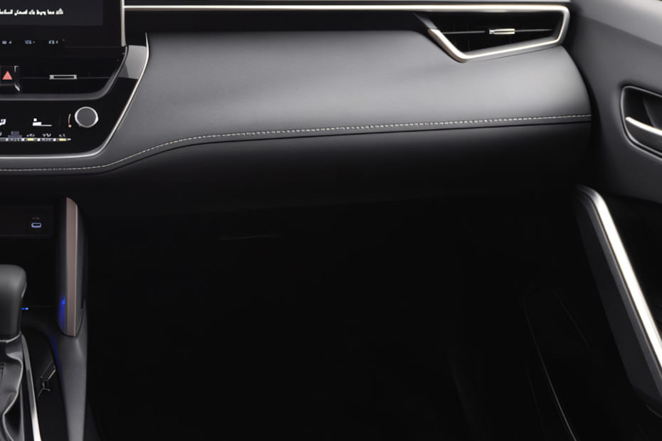تويوتا كورولا كروس Glove Box