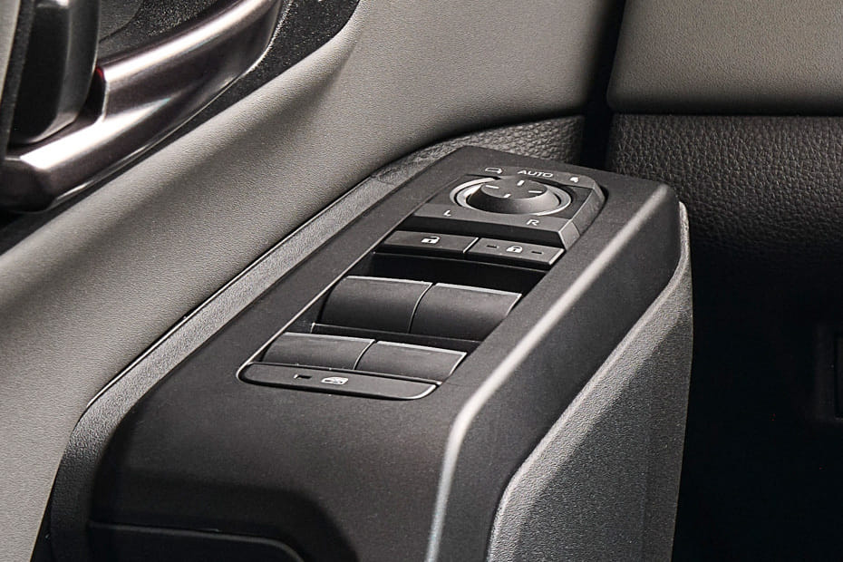 Toyota RAV4 2026 Drivers Side In Side Door Controls