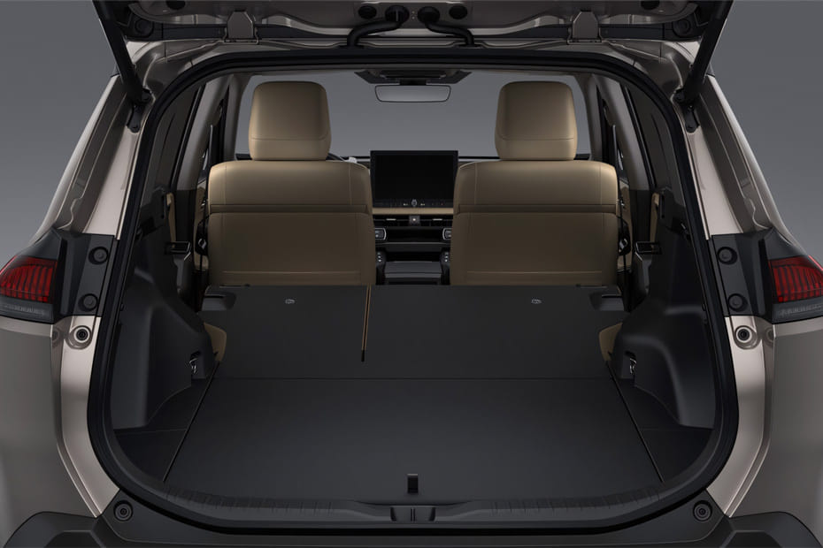 Folding Seats of تويوتا آر إيه في 4 2026