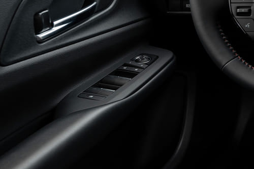 تويوتا بريوس Drivers Side In Side Door Controls