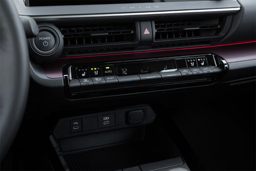 Front AC Controls of تويوتا بريوس