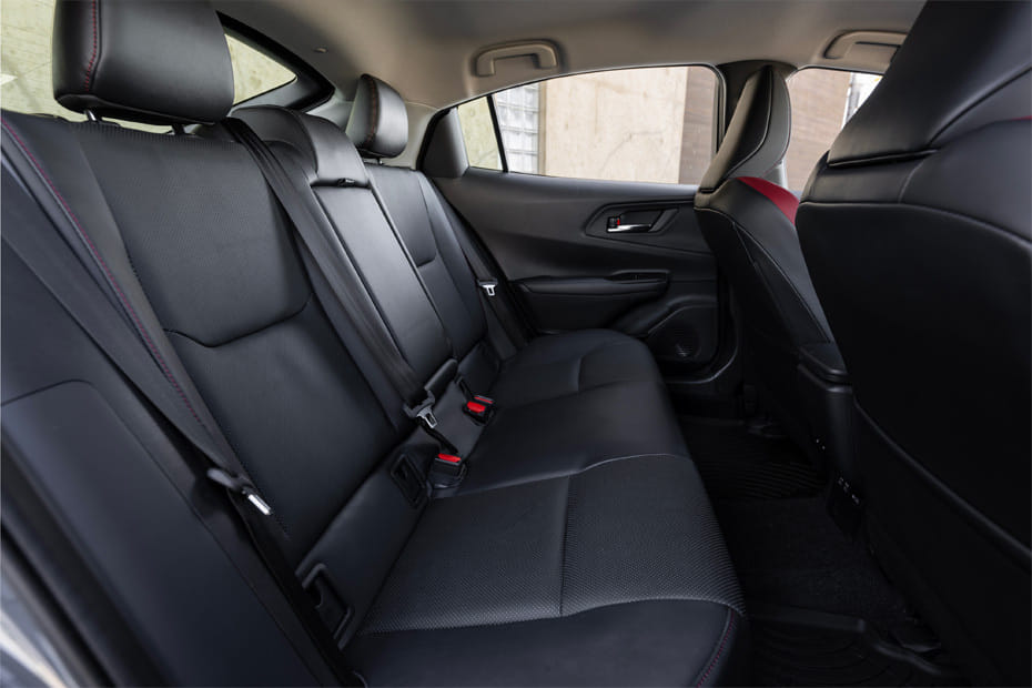 تويوتا بريوس Rear Seats